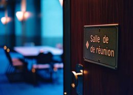 Produit d'affichage et de signalisation